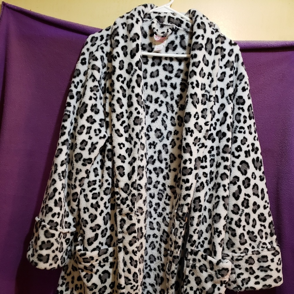 Pink (Victoria's Secret) robe